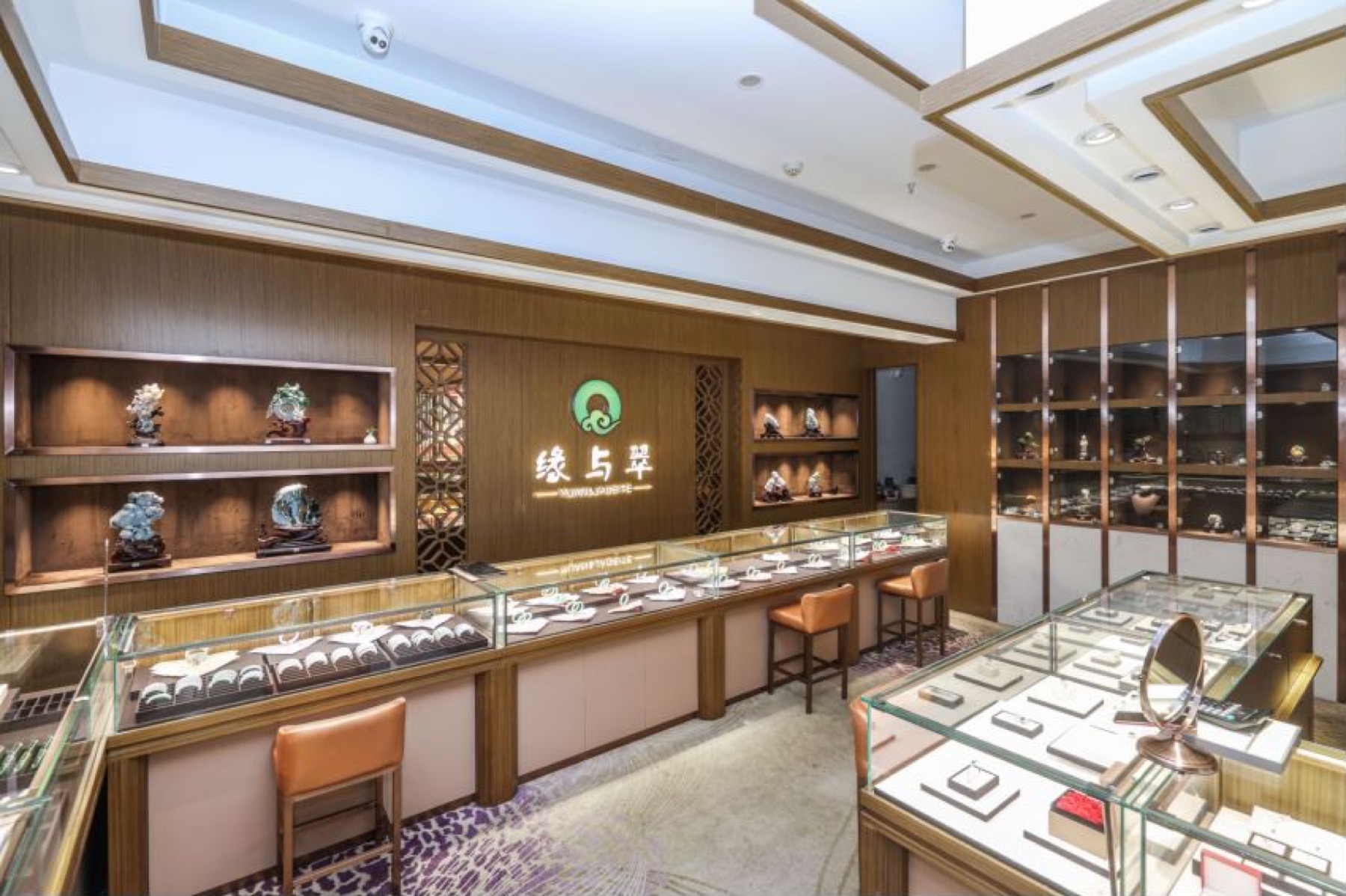 缘与翠门店柜台与翡翠陈列